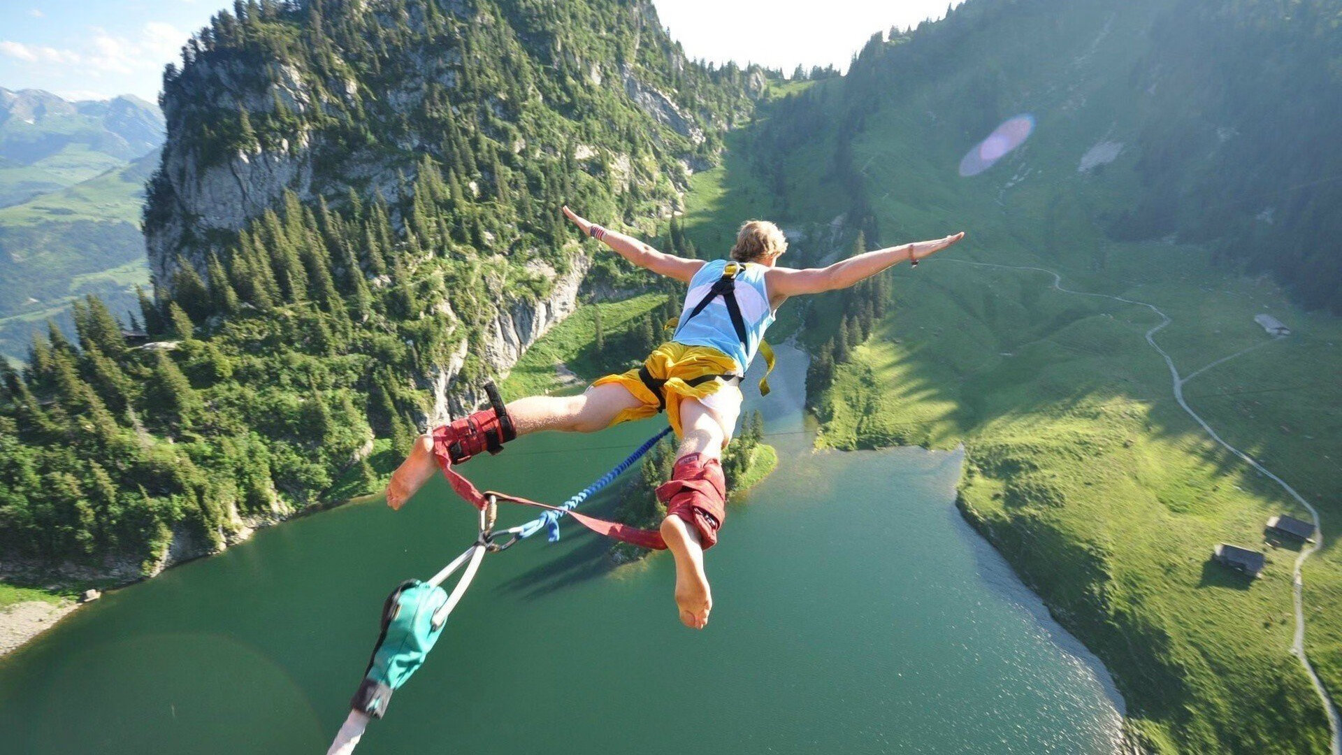 网坛新政足坛风波,阿扎伦卡助攻新规引热议,拜仁深陷争议漩涡